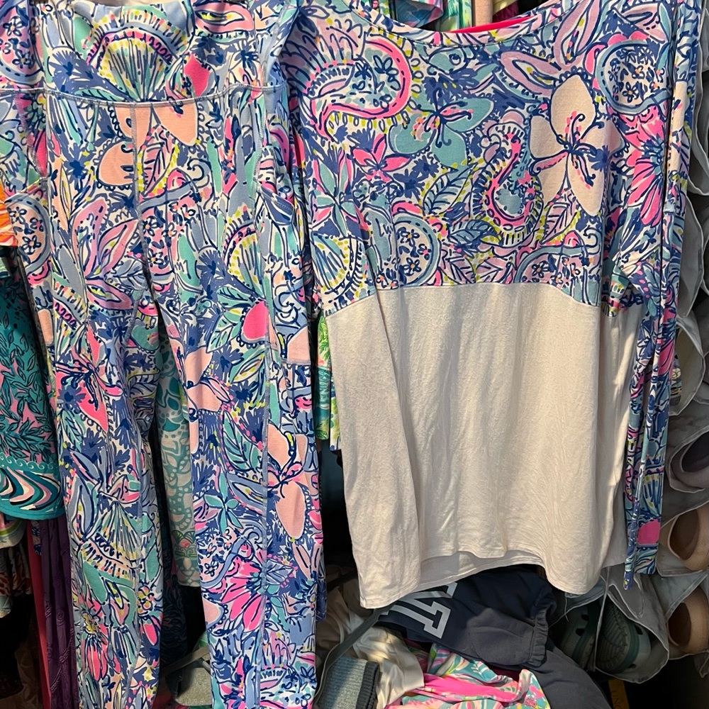 Lilly Pulitzer leggings and Finn top size XL in excellent condition